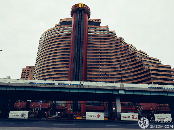 vivoxplay6内外屏是一体的吗,vivoxplay6曲面屏参数