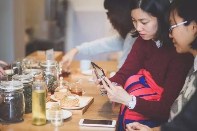 越秀丨咖啡遍野的淘金,这家手冲茶叶店却成了“网红”