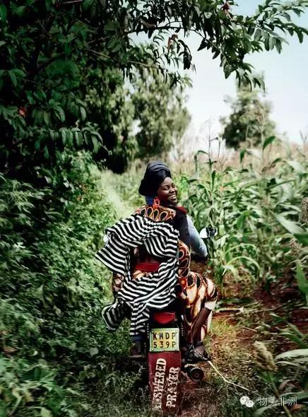 在《为奴十二载》里，来自非洲的她把这个角色演绎的淋漓尽致