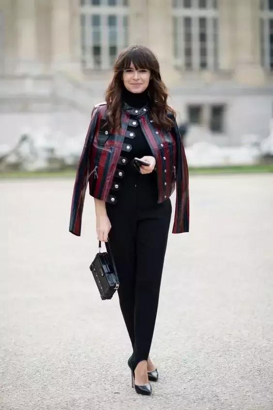 只要心够浪，每天都是假期！穿着这条时髦踩脚裤去度假吧