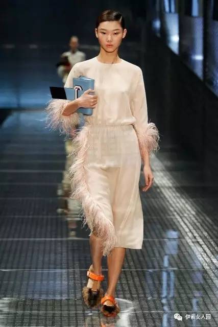 普拉达prada时装秀采访,2019普拉达prada秋冬时装周