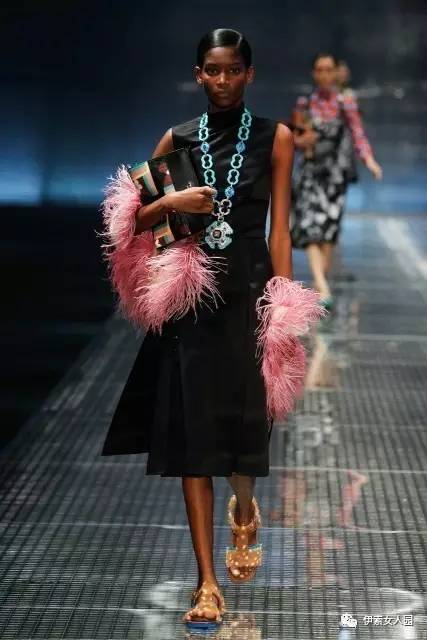 普拉达prada时装秀采访,2019普拉达prada秋冬时装周