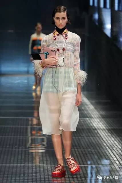 普拉达prada时装秀采访,2019普拉达prada秋冬时装周