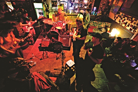 玉林路的小酒馆和赵雷的故事,赵雷的成都如同山涧