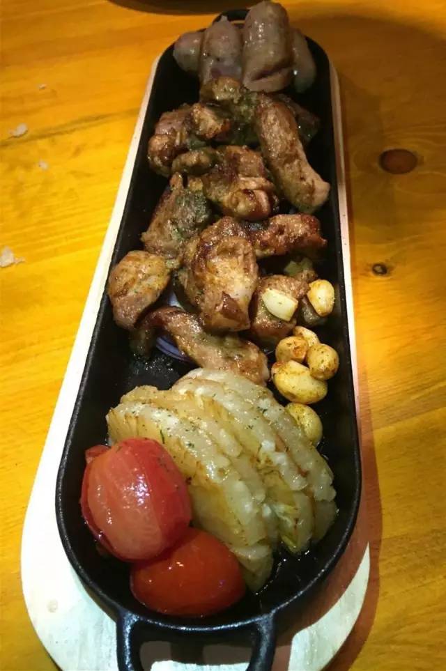 听着海浪声用餐,听着海浪吹着海风吃饭