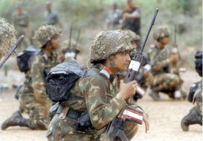 fal和akm哪个子弹威力大,最好的7.62步枪fal