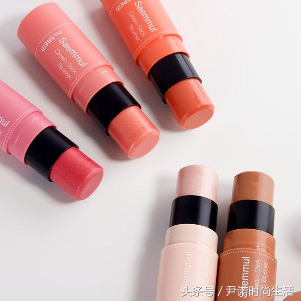 她妆前满脸暗疮,妆后美若天仙