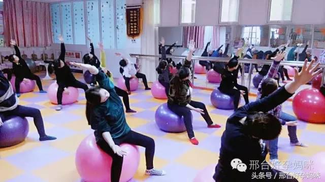 卧英雄式瑜伽功效和好处,孕期瑜伽的十大好处图