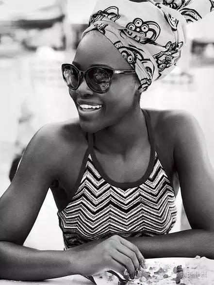 在《为奴十二载》里，来自非洲的她把这个角色演绎的淋漓尽致