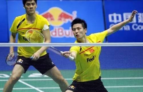 蔡赟教学视频,蔡赟双打接发球姿势及站位