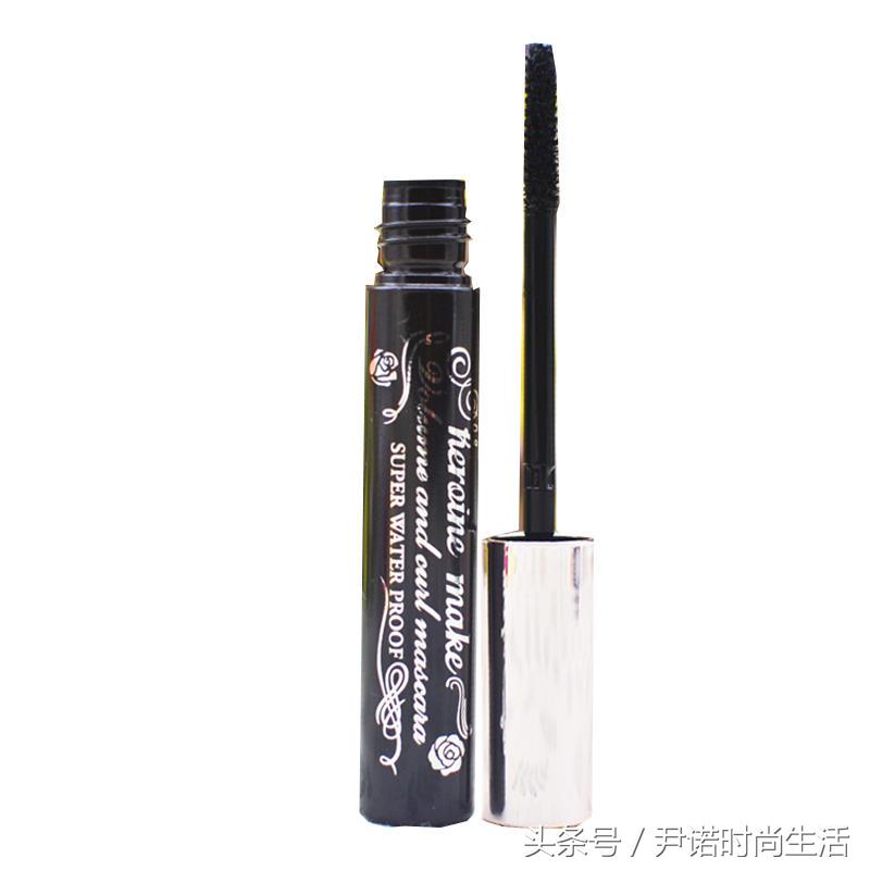 她妆前满脸暗疮,妆后美若天仙