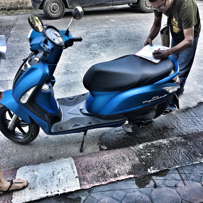 在泰国生活的一对情侣 (在泰国的情侣生活)