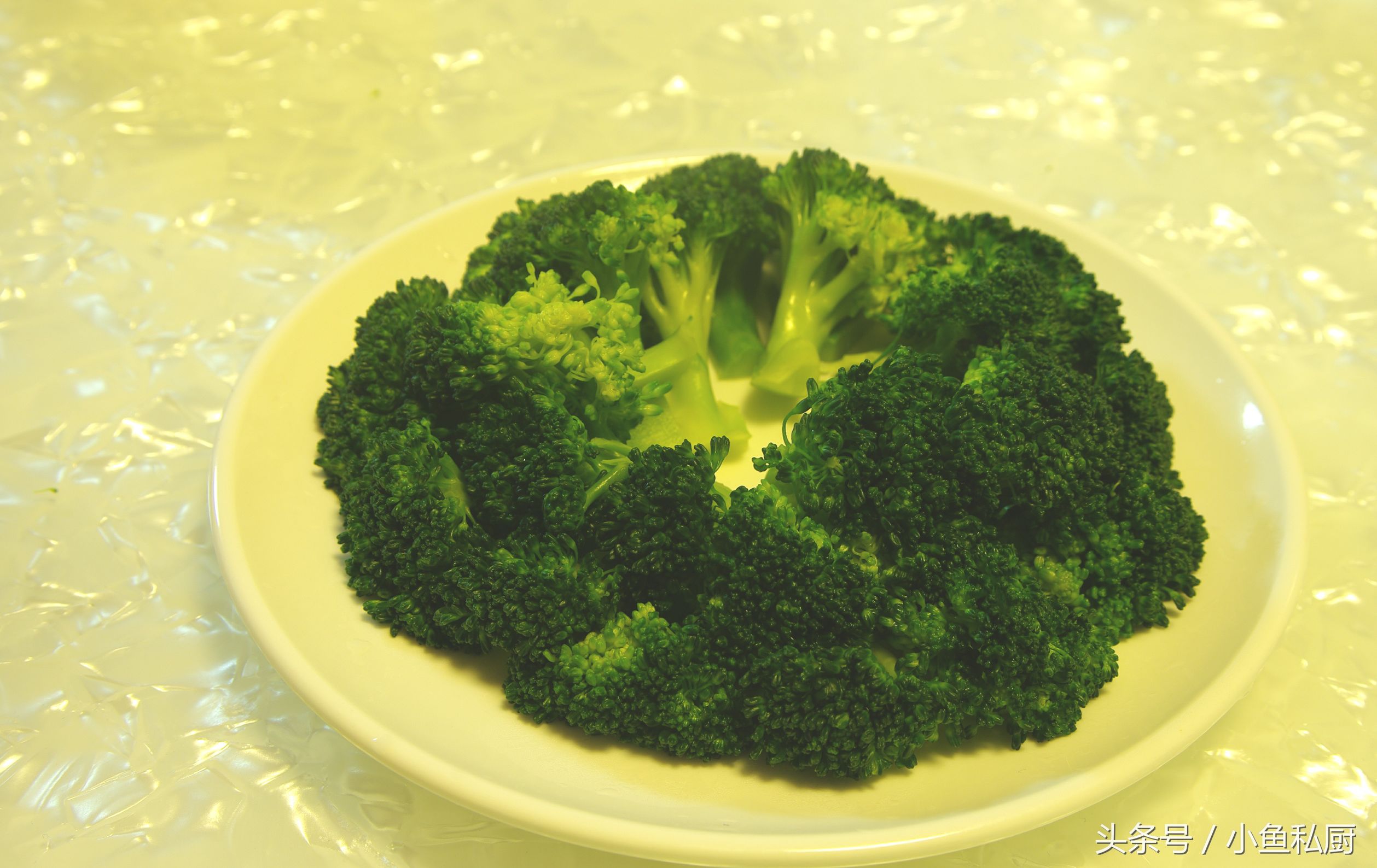 凉拌西兰花有哪些营养,西兰花加什么炒营养美味