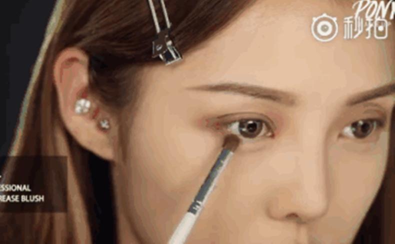 pony化妆教程优雅的秋日妆容,pony巴黎唇妆教程