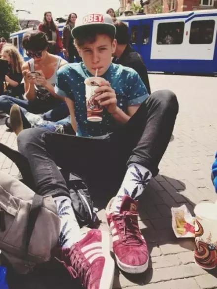 袜子不好穿着小妙招,袜子穿不牢小妙招