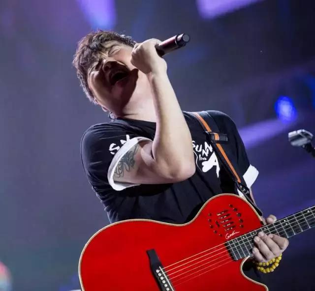 他较真、激情又平和，只为华语乐坛“第一男声”