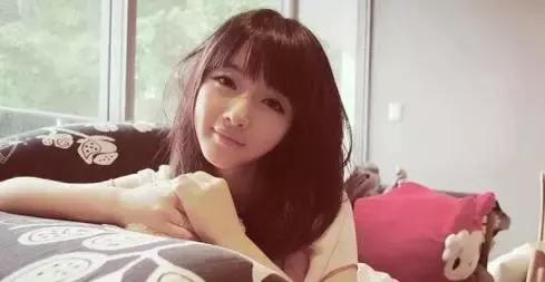 跟她玩游戏,和她玩游戏