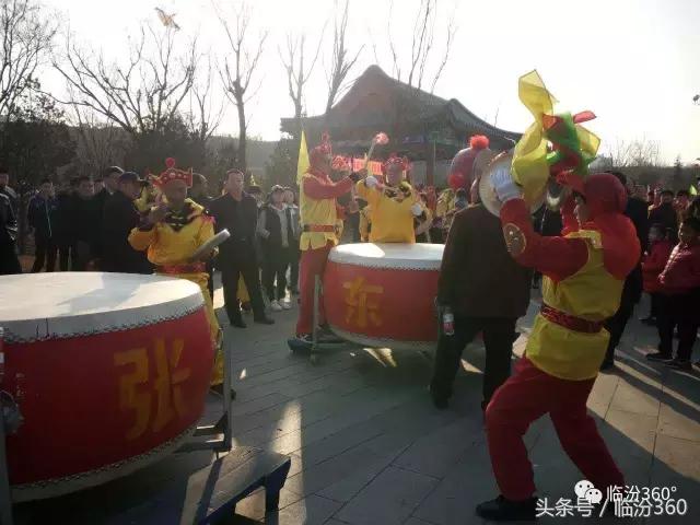临汾元宵威风锣鼓小姐姐,山西襄汾威风锣鼓元宵节