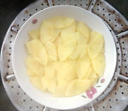 蒸苹果泥米粉辅食做法,娃娃菜苹果泥辅食做法