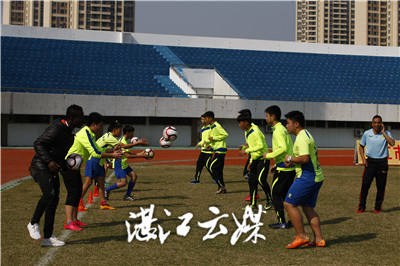 湛江足球成人培训机构,湛江体校足球教练