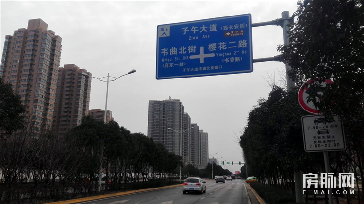 左边万科城，右边智慧城，合能公馆在长安一点也不偏！