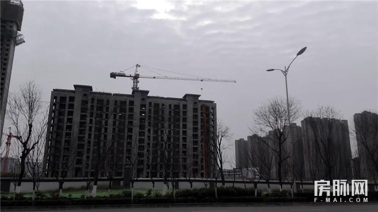 左边万科城，右边智慧城，合能公馆在长安一点也不偏！