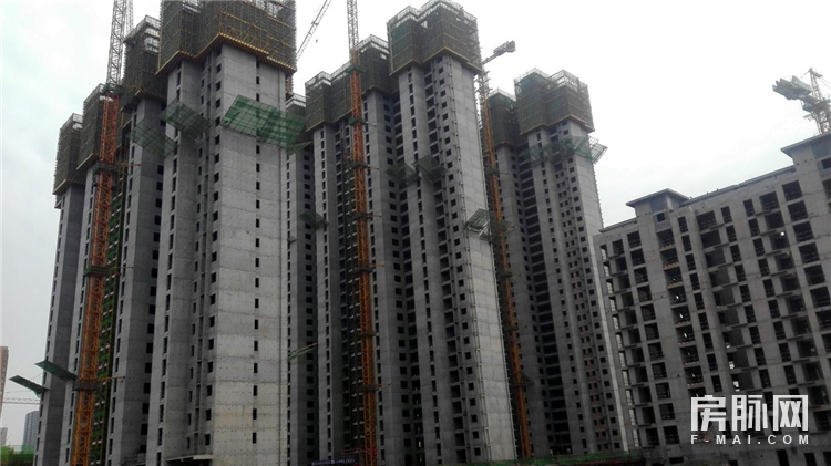 左边万科城，右边智慧城，合能公馆在长安一点也不偏！