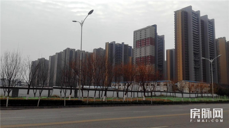 左边万科城，右边智慧城，合能公馆在长安一点也不偏！