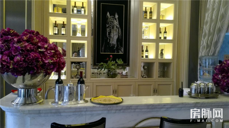 左边万科城，右边智慧城，合能公馆在长安一点也不偏！