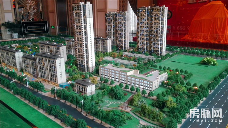 左边万科城，右边智慧城，合能公馆在长安一点也不偏！