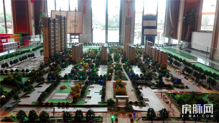 左边万科城，右边智慧城，合能公馆在长安一点也不偏！