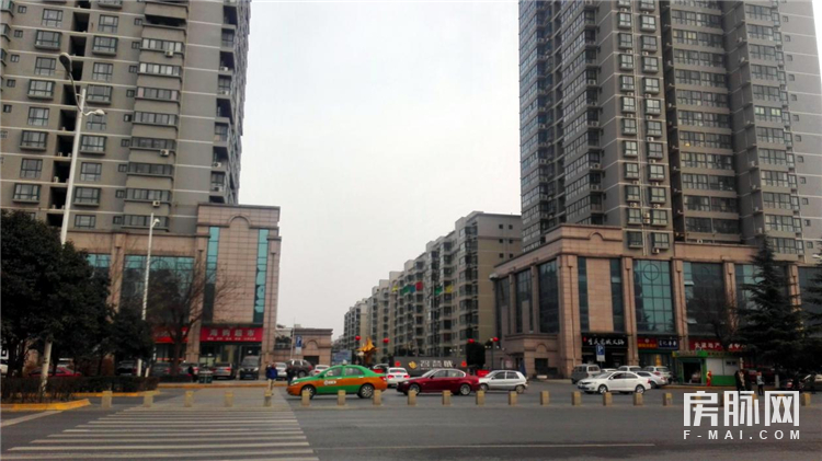 左边万科城，右边智慧城，合能公馆在长安一点也不偏！