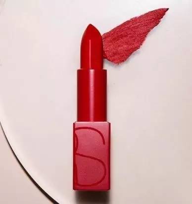 情人节送女人香水还是口红,情人节送口红代表什么意思