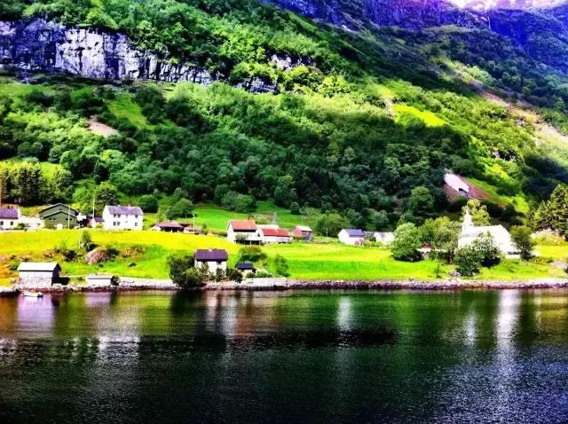 挪威最著名的美景挪威峡湾图片,挪威峡湾中最美的一处