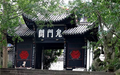 产后才是女人最难熬的时间,坐月子宝妈经历两次鬼门关