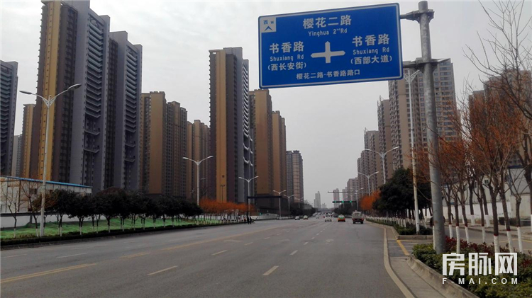 左边万科城，右边智慧城，合能公馆在长安一点也不偏！