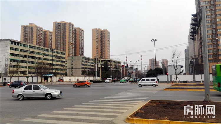 左边万科城，右边智慧城，合能公馆在长安一点也不偏！