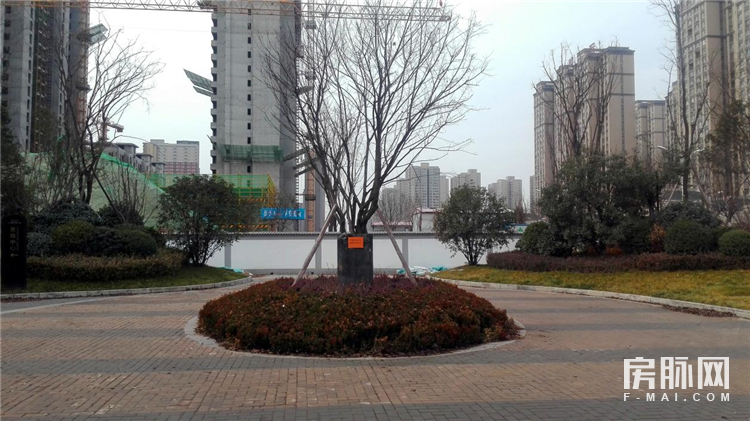 左边万科城，右边智慧城，合能公馆在长安一点也不偏！