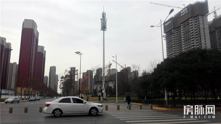 左边万科城，右边智慧城，合能公馆在长安一点也不偏！