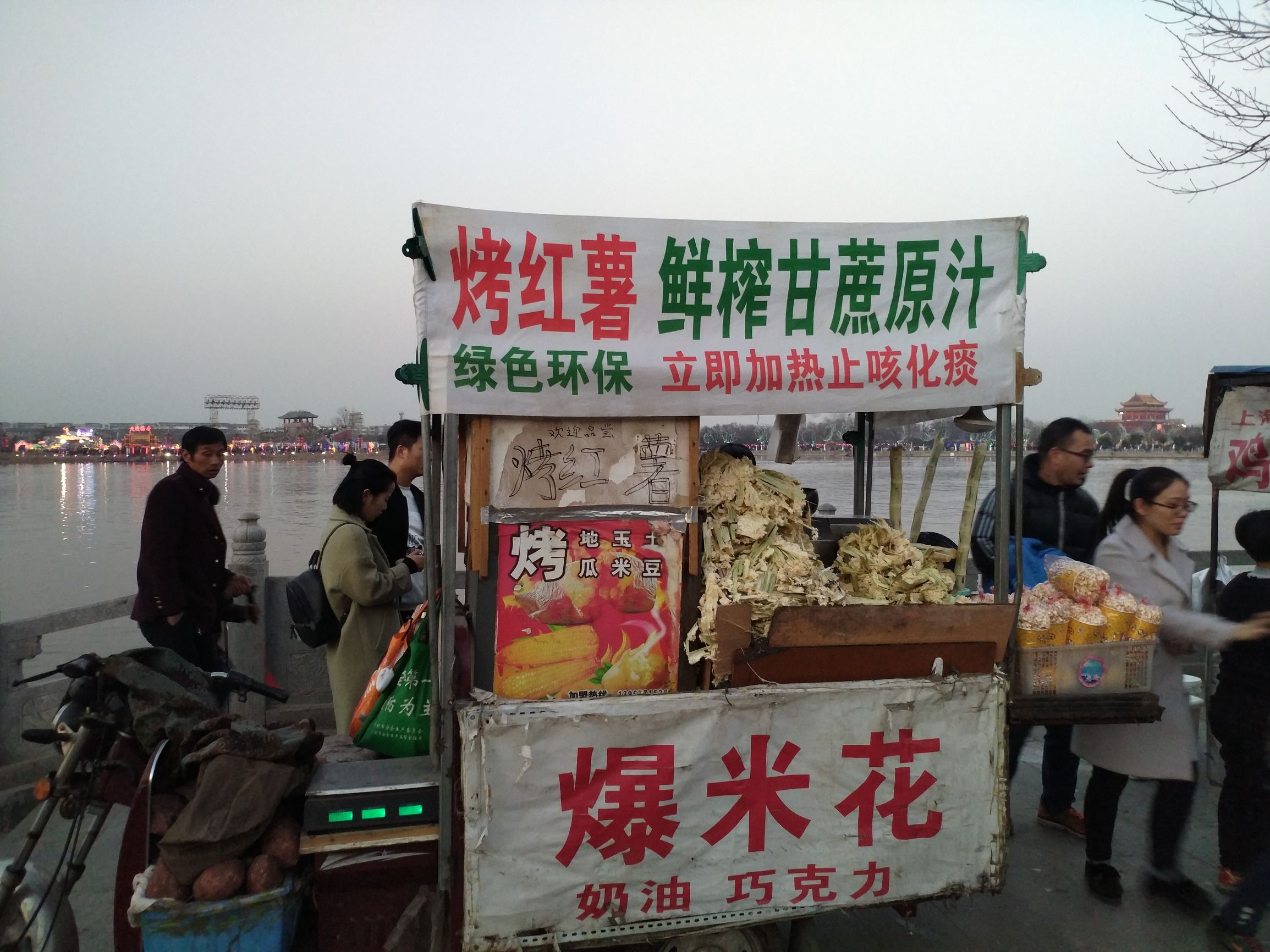 这些路边小吃：虾扯蛋、烈焰烧、大屌烧、关东煮、烤鸟蛋吃过吗？