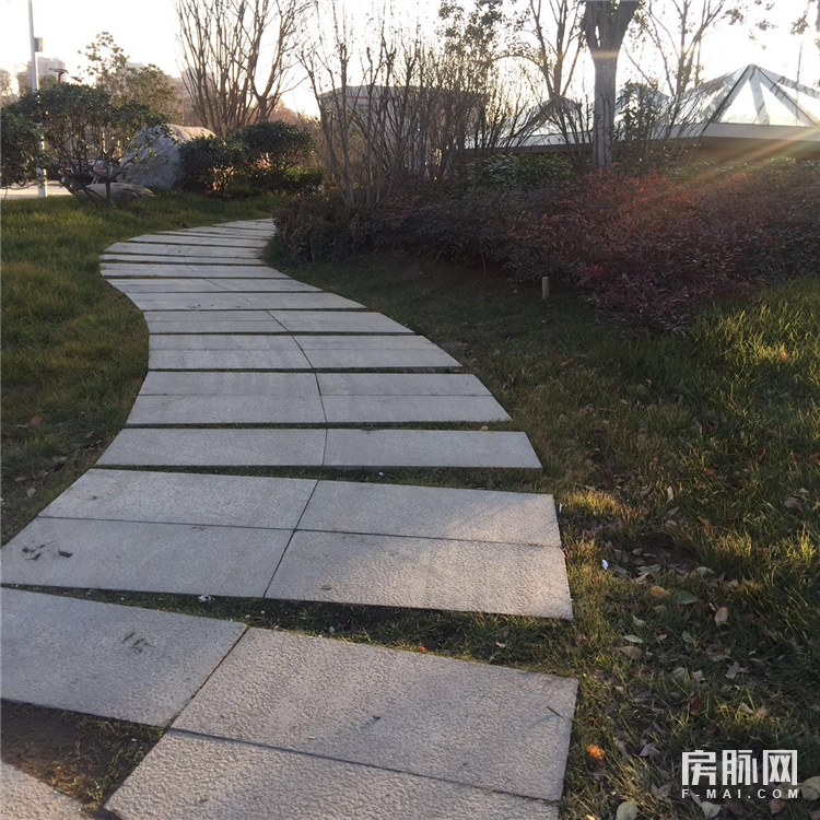 城西刚需盘春晓华苑，千米内医院、公园、学校一应俱全！