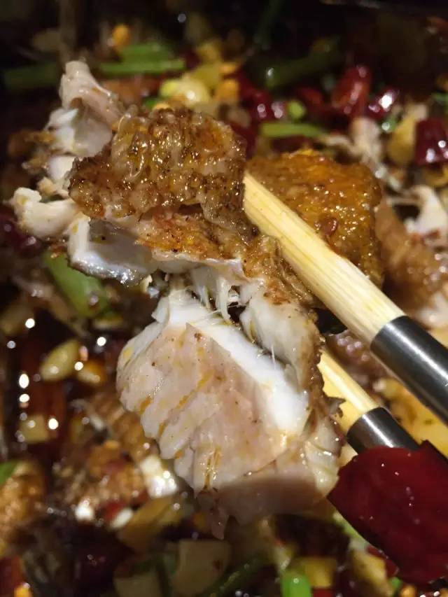 听着海浪声用餐,听着海浪吹着海风吃饭