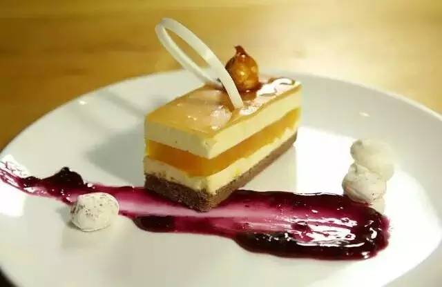 听着海浪声用餐,听着海浪吹着海风吃饭