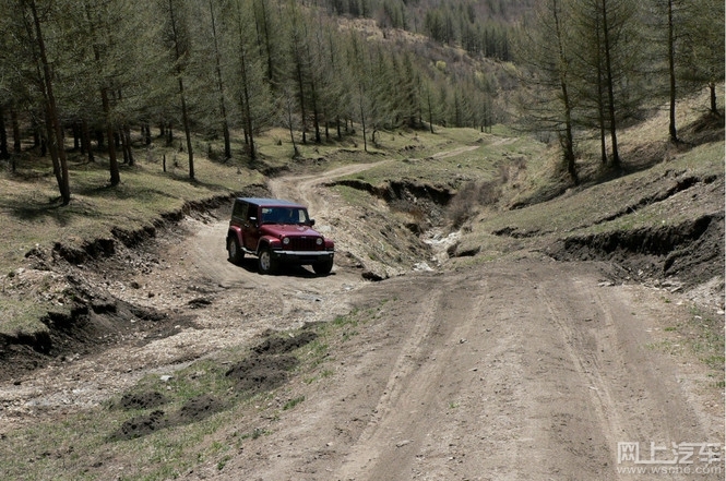 底盘低磕底盘有事吗,汽车底盘被磕后最怕哪里坏