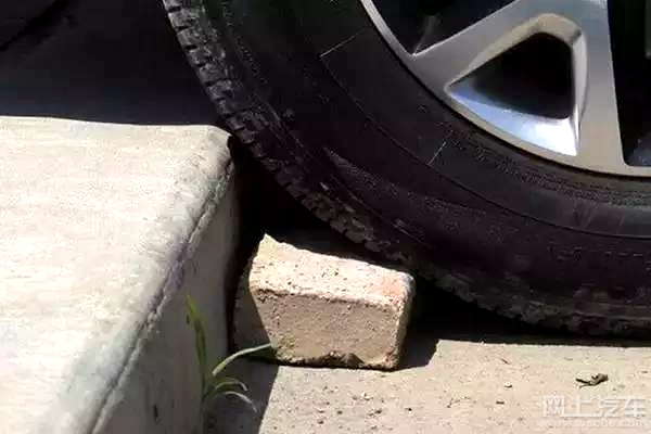 底盘低磕底盘有事吗,汽车底盘被磕后最怕哪里坏