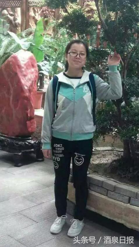 残疾女孩寻求帮助,无助女孩向朋友寻求帮助