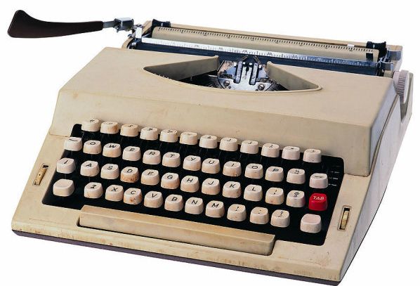 周末福利｜用球拍打字机在街头玩电子音乐