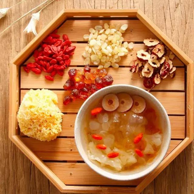 吃什么食物抗衰老美容有胶原蛋白,你以为吃猪蹄真的能补充胶原蛋白