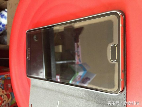 钢化膜有白边解决不了,钢化膜有白边用久了会消失