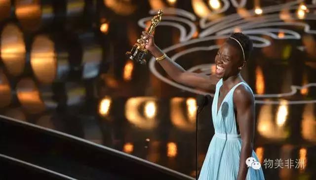 在《为奴十二载》里，来自非洲的她把这个角色演绎的淋漓尽致